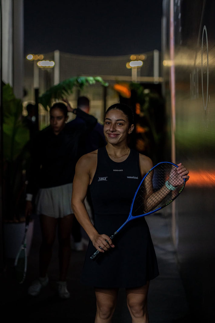 Woman playing squash in Dessard