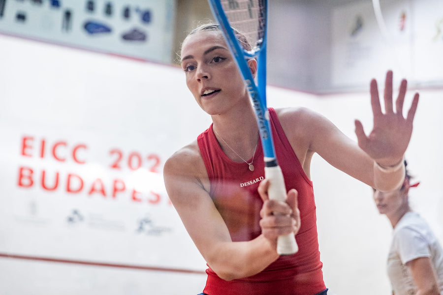 Chloe Kalvø playing squash in Dessard