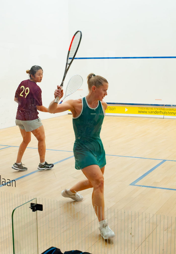Caroline Lyng Christiansen playing squash in Dessard